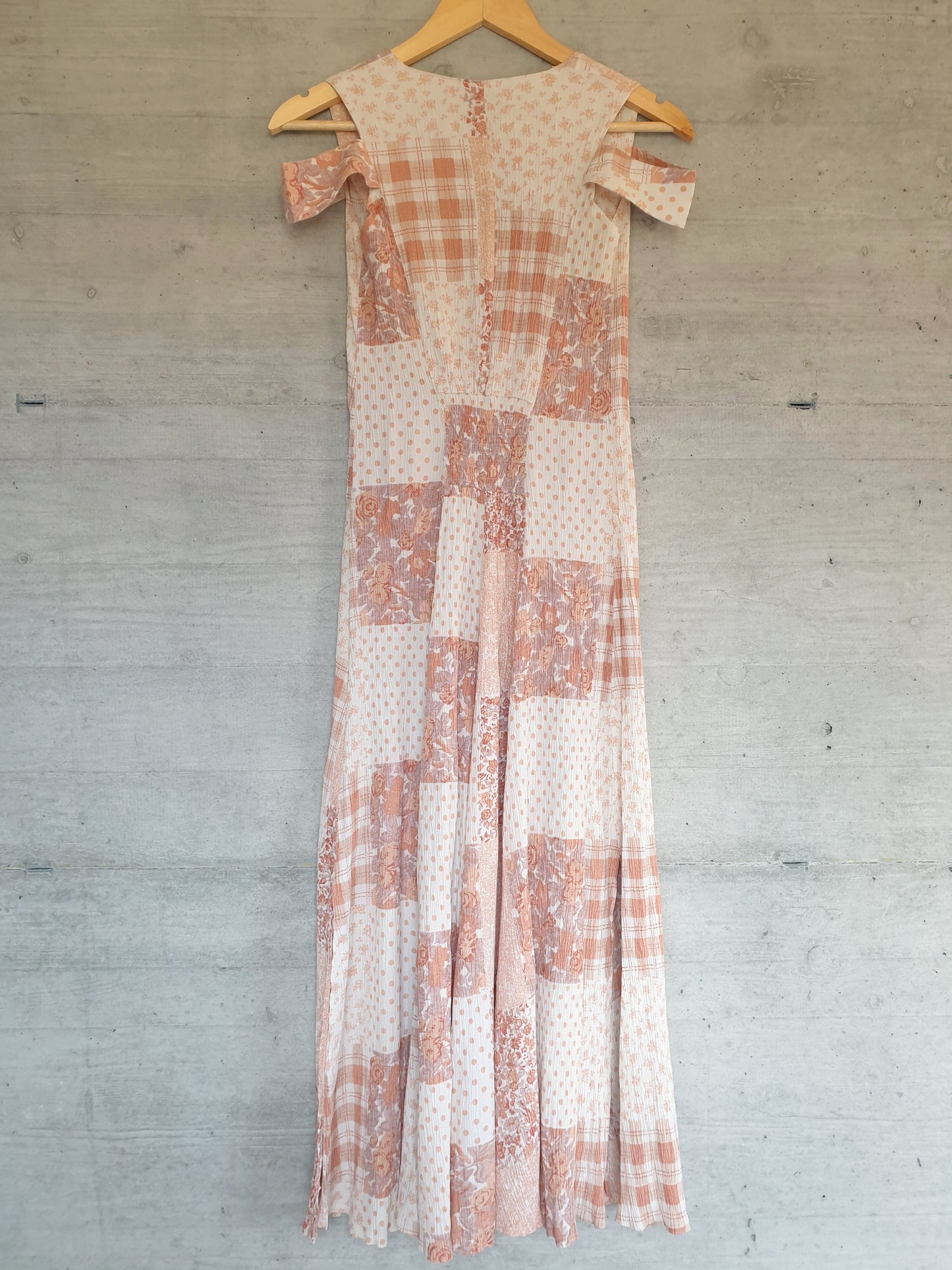 Open Shoulders Midi Dress